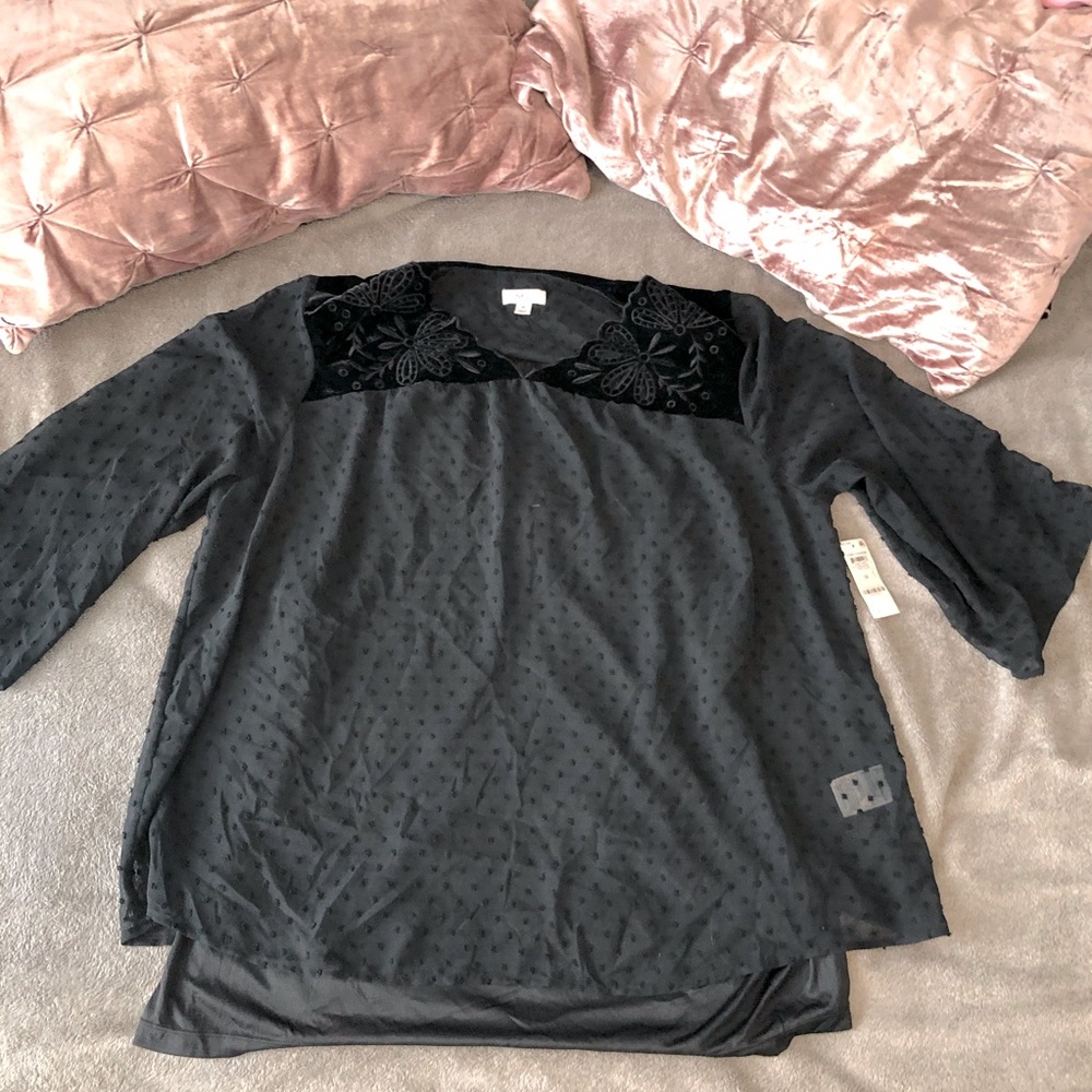Style and co black top with tank top underneath